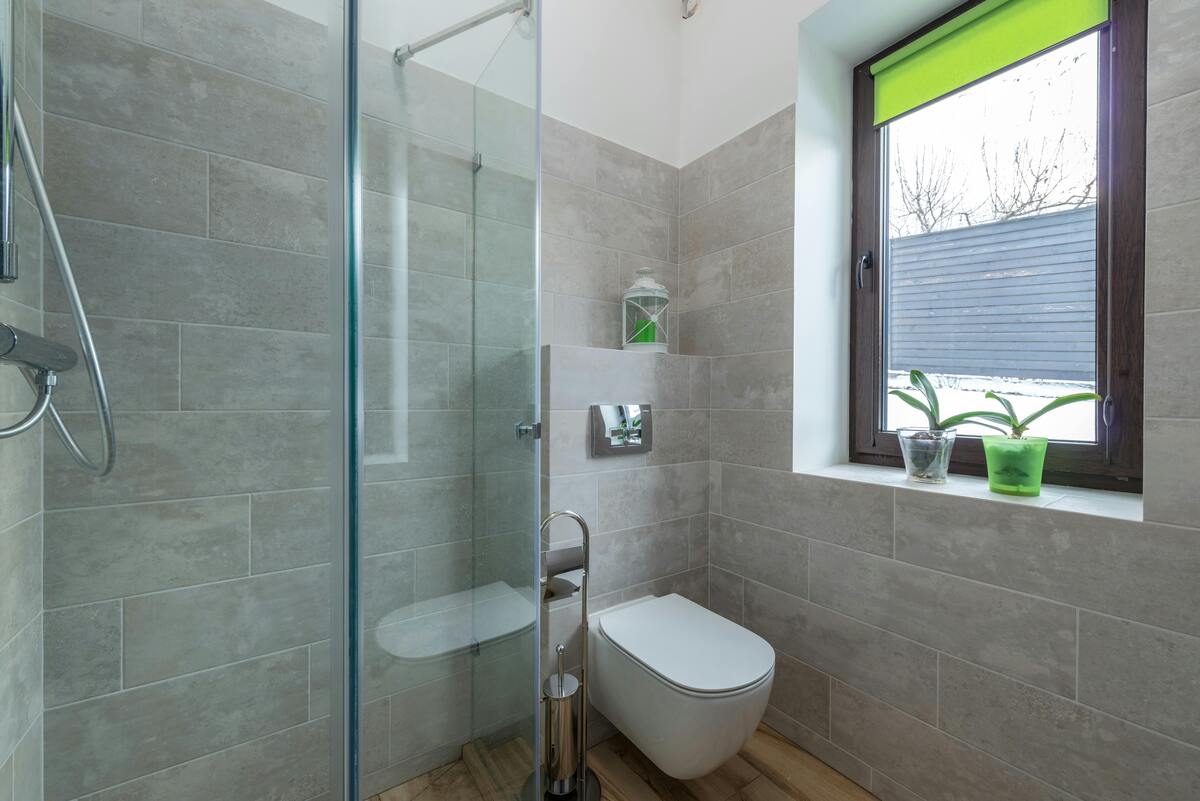 Bathroom Window Ideas: Decorations, Ventilation And Privacy