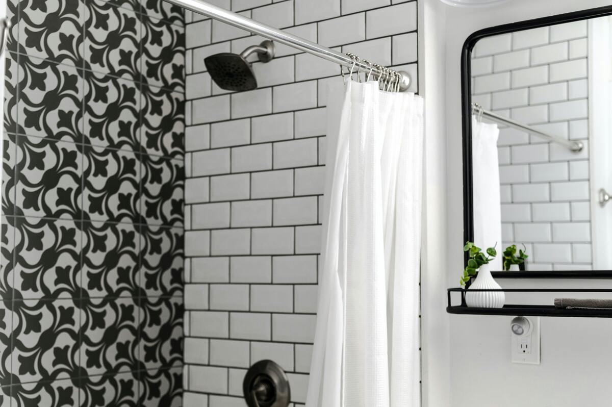 black and white bathroom ideas